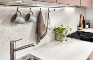 Natuursteen kunststof keuken achterwand Terrazzo Wit met bijpassend aanrechtblad