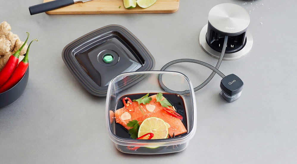 Gezond eten bereiden in de keuken: Quva vacuummachine met marinade mode 