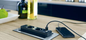 Inbouw stopcontact in keukenblad met USB lader - EVOline Backflip inbouw contactdoos