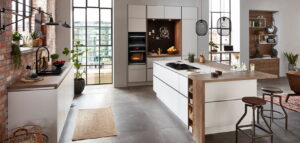 Witte moderne keuken met kookeiland en bar, Noblia Fashion 171