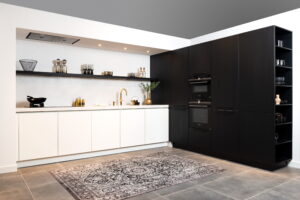 Wit zwarte design L-vorm keuken