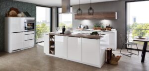 Moderne parallel keuken met bar, Nobilia Flash 503 wit hoogglans