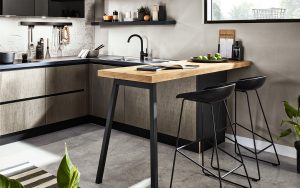 L-keuken met bar en staal fineer keukendeurtjes en lades, Häcker industriële keuken Steel GL, metallic dark brushed