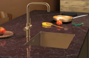 Bordeaux rood marmerlook keukenblad composiet Evora Qstone Sakura