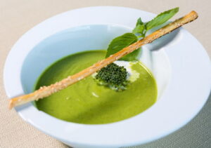 Broccoli courgette soep met soepstengel - Farhad Ibrahimzade, Pexels
