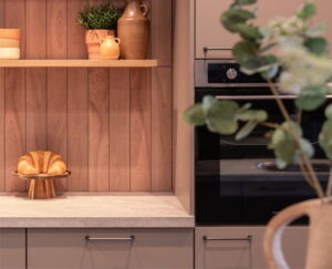 Inventum inbouwoven bakoven in lichte moderne keuken