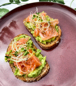 Recept broodje avocado zalm, dé perfecte match voor een lekkere en gezonde lunch!