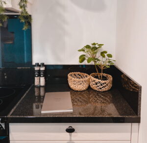 Keuken werkblad graniet gepolijst met waterkering