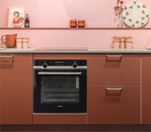 Siemens combi-oven in roestrode moderne keuken Siemens combi-oven in roestrode moderne keuken