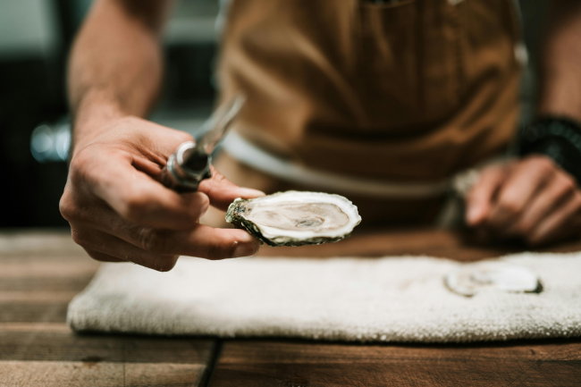 Recept oester openen - Taryn Elliott