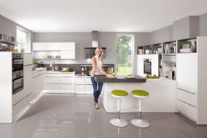 Foto: Witte moderne keuken G-vorm – Nobilia keuken Witte moderne keuken G-vorm, Nobilia keuken Touch 332