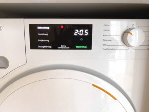 wasmachine en wasdroger inbouwen - droger indicator pluizenfilter moet schoongemaakt worden