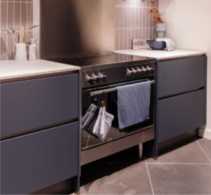 Inductiefornuis 90 cm Bertazzoni & RVS achterwand en Bertazzoni afzuigkap Inductiefornuis 90 cm Bertazzoni & RVS achterwand en Bertazzoni afzuigkap